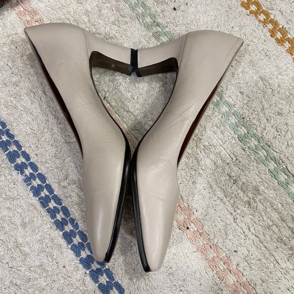 Easy Spirit Leather Heels Bundle Size 7 AAA Navy, Beige and White Low Heel Pumps - Picture 11 of 16
